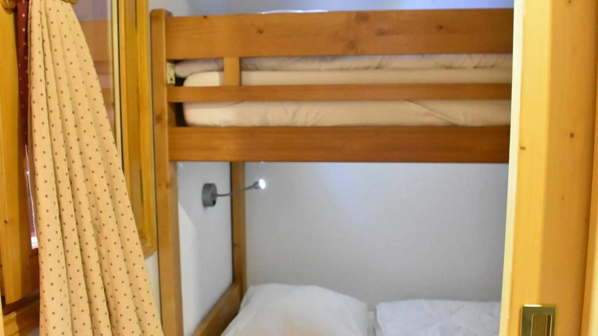 Appartement Familial 3 Pieces, Skis Aux Pieds, Meribel - Fr-1-180-649 Les Allues 0*,  France