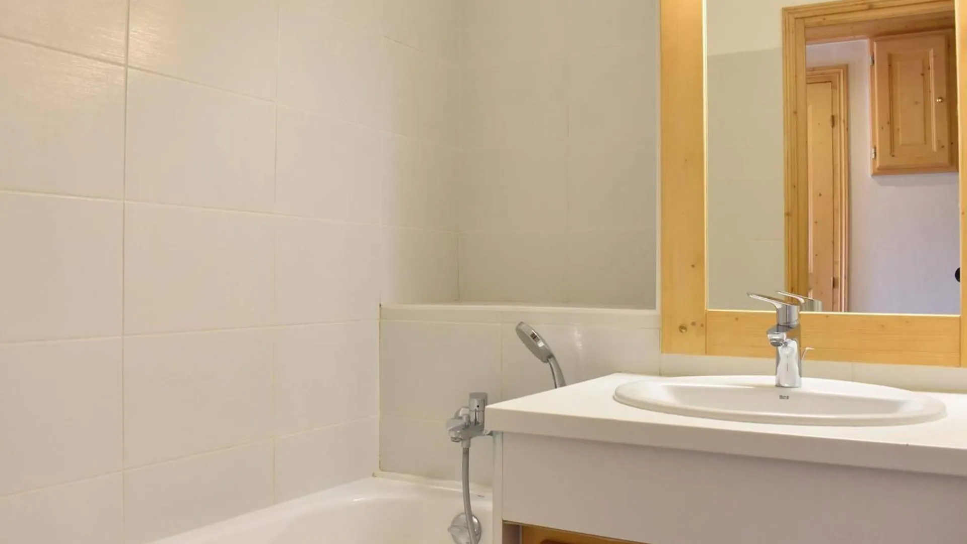 Apartment Appartement Familial 3 Pieces, Skis Aux Pieds, Meribel - Fr-1-180-649 Les Allues